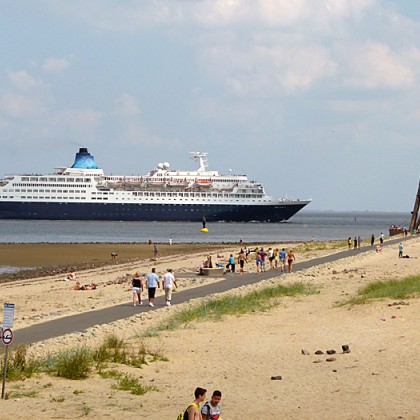 ferienwohnung-cuxhaven-doese-kreuzfahrtschiff-1